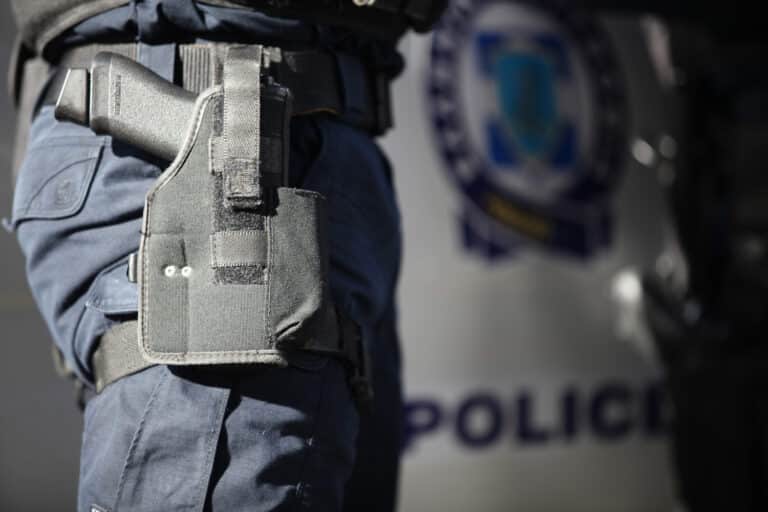 Προφυλακίστηκε για ναρκωτικά ο αστυνομικός με τις 600.000 ευρώ – «Δεν έχω κάνει ποτέ διακίνηση, είμαι περιστασιακός χρήστης κοκαΐνης»