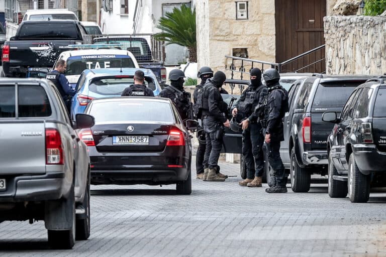 Βορίζια, οπλοκατοχή, ΟΠΕΚΕΠΕ και αστυνομία σε καταυλισμούς Ρομά: Όλες οι εξαγγελίες Χρυσοχοΐδη από την Κρήτη [πίνακες]