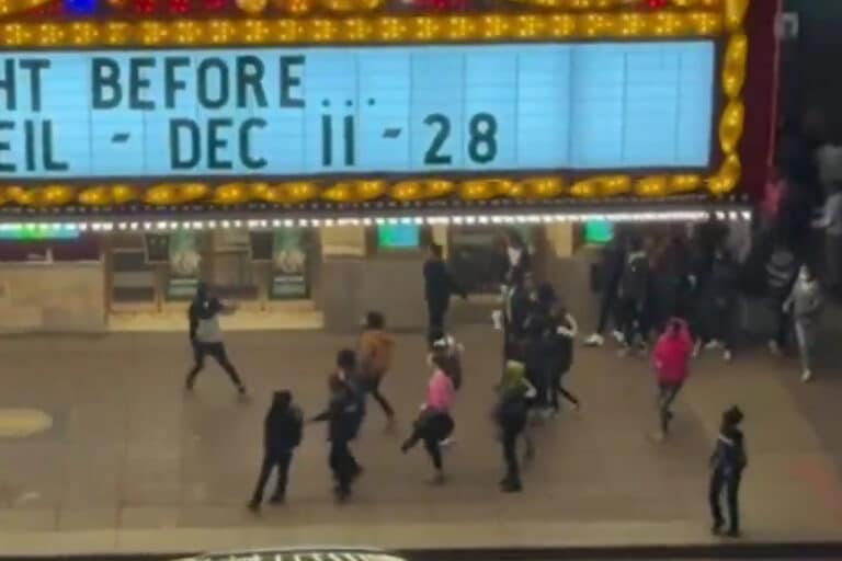 Τρόμος στο Σικάγο: Πυροβολισμοί στην τελετή φωταγώγησης του χριστουγεννιάτικου δέντρου – Σκοτώθηκε 14χρονος (βίντεο)