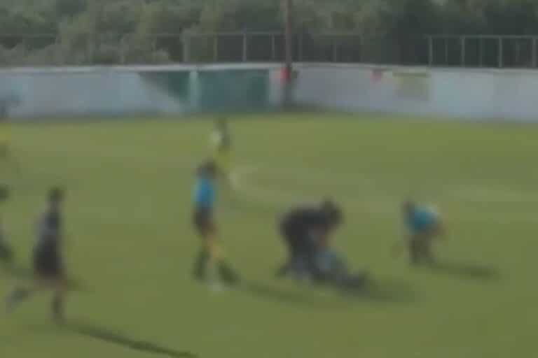 Σοκαριστικό βίντεο: Διαιτητής κατέρρευσε σε αγώνα ποδοσφαίρου στην Κρήτη