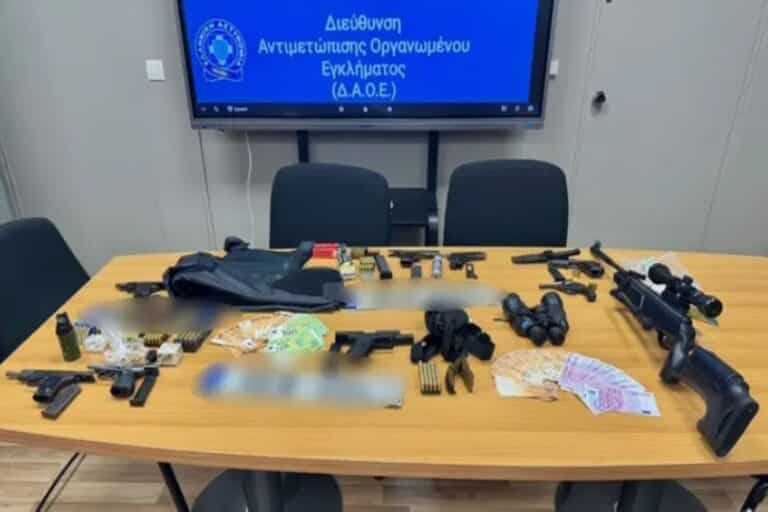 «Ελληνικό FBI»: Η ανακοίνωση για τους συλληφθέντες της δολοφονίας Λάλα – Είχαν βαρύ οπλισμό, λίρες και 100.000 ευρώ