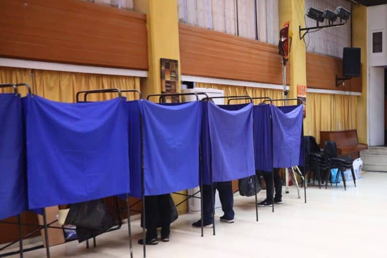 Δημοσκόπηση Interview: Προβάδισμα 10,6 μονάδων της ΝΔ έναντι του ΠΑΣΟΚ – Μεγάλο το ποσοστό των αναποφάσιστων 