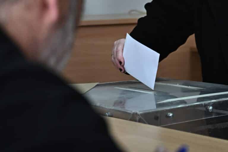 Δημοσκόπηση GPO: Μπροστά η ΝΔ, δεύτερο το ΠΑΣΟΚ – Τι ποσοστό συγκεντρώνουν Τσίπρας και Σαμαράς