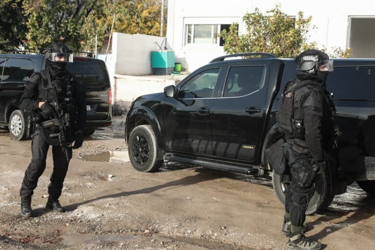 Έφοδος του ελληνικού FBI σε τέσσερα σπίτια σε Θεσσαλονίκη και Χαλκιδική – Συνελήφθη ένας Τούρκος, 10 προσαγωγές
