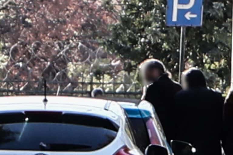 Φωτογραφία-ντοκουμέντο από τη στιγμή της σύλληψης του Youtuber ιερέα που πουλούσε ναρκωτικά