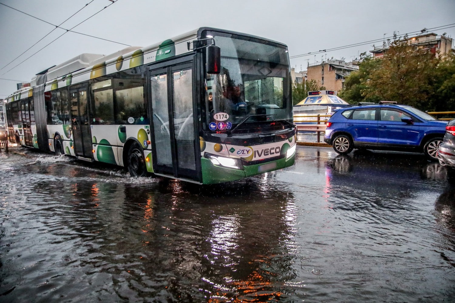 kakokairia kairos vroxi plimmires 28 11 2025