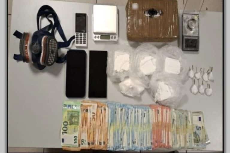 Λάρισα: Συνελήφθησαν δύο άνδρες για διακίνηση ναρκωτικών – Κατασχέθηκε πάνω από ένα κιλό κοκαΐνης