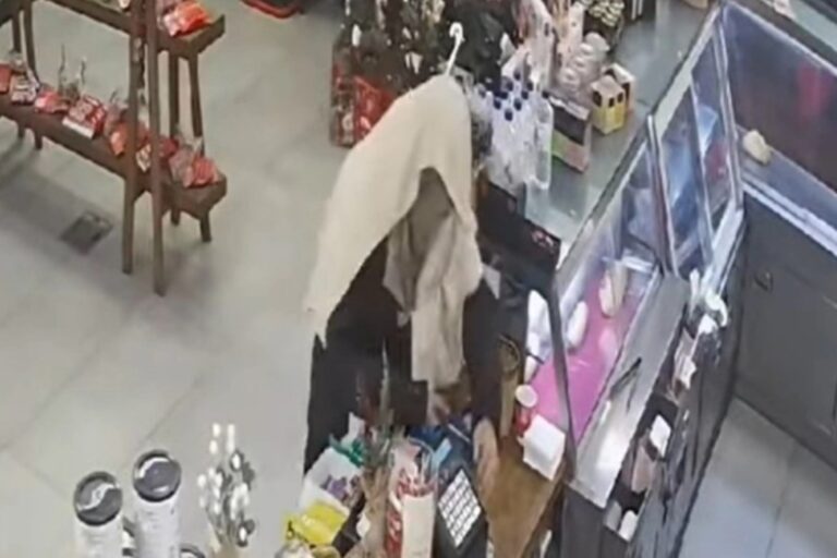 Ηλεία: Πήγε να ληστέψει καφετέρια με κατσαβίδι και… πετσέτα στο κεφάλι (βίντεο)