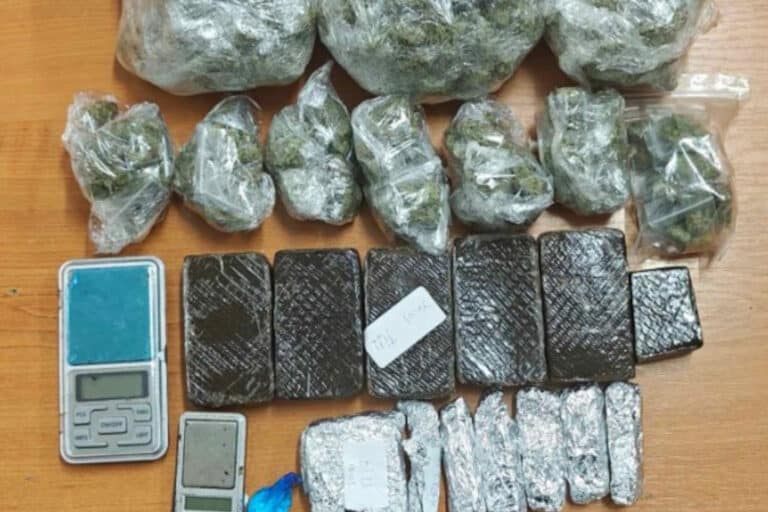 Άγιος Παντελεήμονας: Συνελήφθη 19χρονος αλλοδαπός που διακινούσε ναρκωτικά – Κατείχε κοκαΐνη και κάνναβη