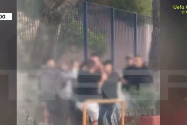 Σκηνές βίας έξω από σχολείο στο Νέο Ηράκλειο: Μαθητές χτυπούν ανελέητα συμμαθητή – Σοκαριστικό βίντεο 