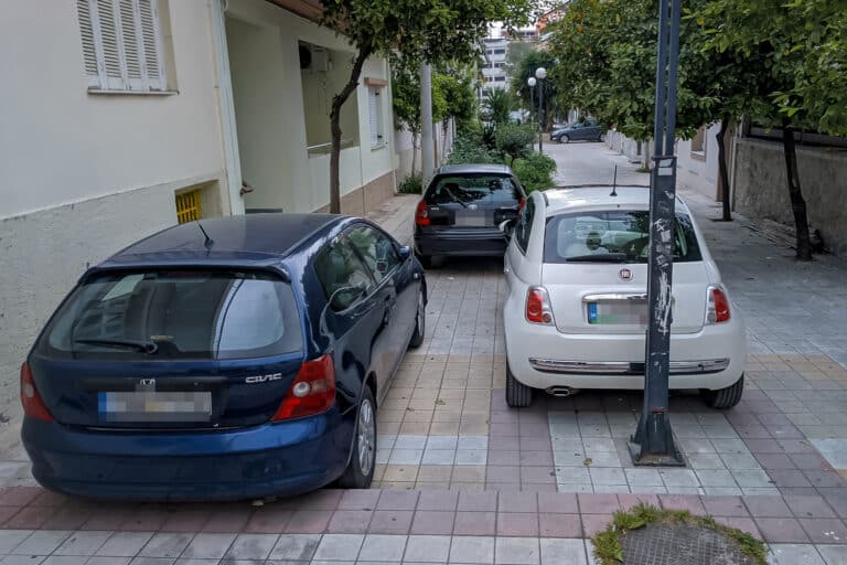 Αυτοκίνητο: Έτσι τιμωρούν όσους παρκάρουν παράνομα στην Αθήνα – Η νέα «μόδα» στους δρόμους της πρωτεύουσας