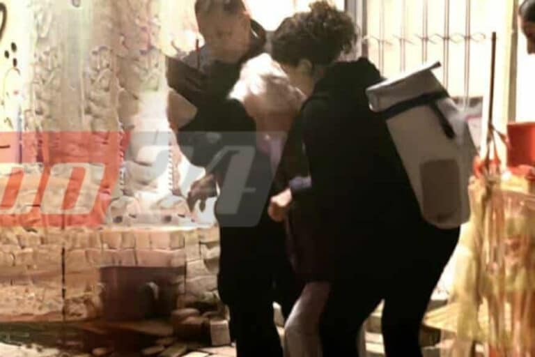 Φωτιά σε σπίτι στην Πάτρα: Πυροσβέστες και άνδρες της ομάδας ΔΙ.ΑΣ. έσωσαν ηλικιωμένη (εικόνες)