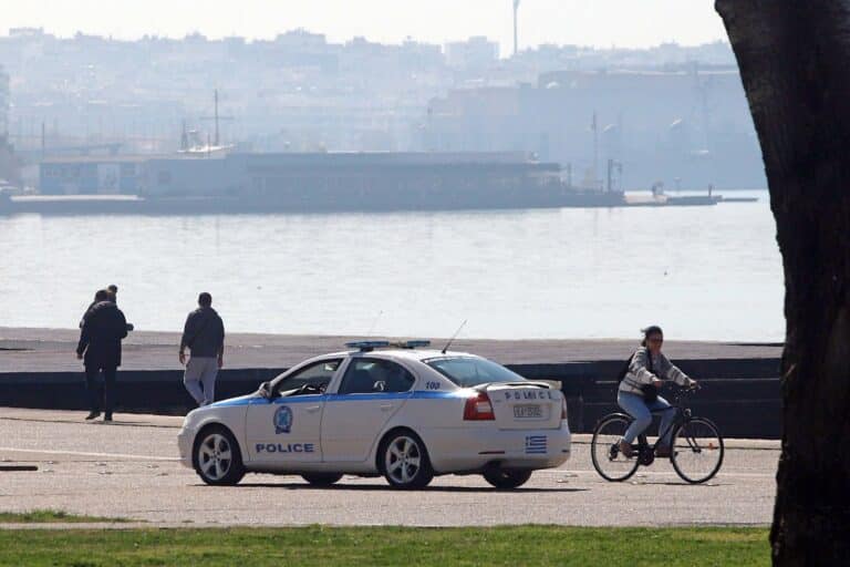 Θεσσαλονίκη: 14χρονες βρέθηκαν πεσμένες σε παραλία μετά από κατανάλωση αλκοόλ – Η μία νοσηλεύεται στο «Ιπποκράτειο»