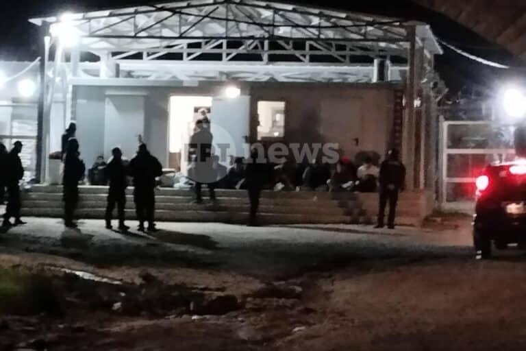 Εξέγερση σε δομή στις Σέρρες: Στον εισαγγελέα οι 30 αλλοδαποί – Τραυματίστηκαν δύο αστυνομικοί, από δάγκωμα ο ένας (εικόνες)