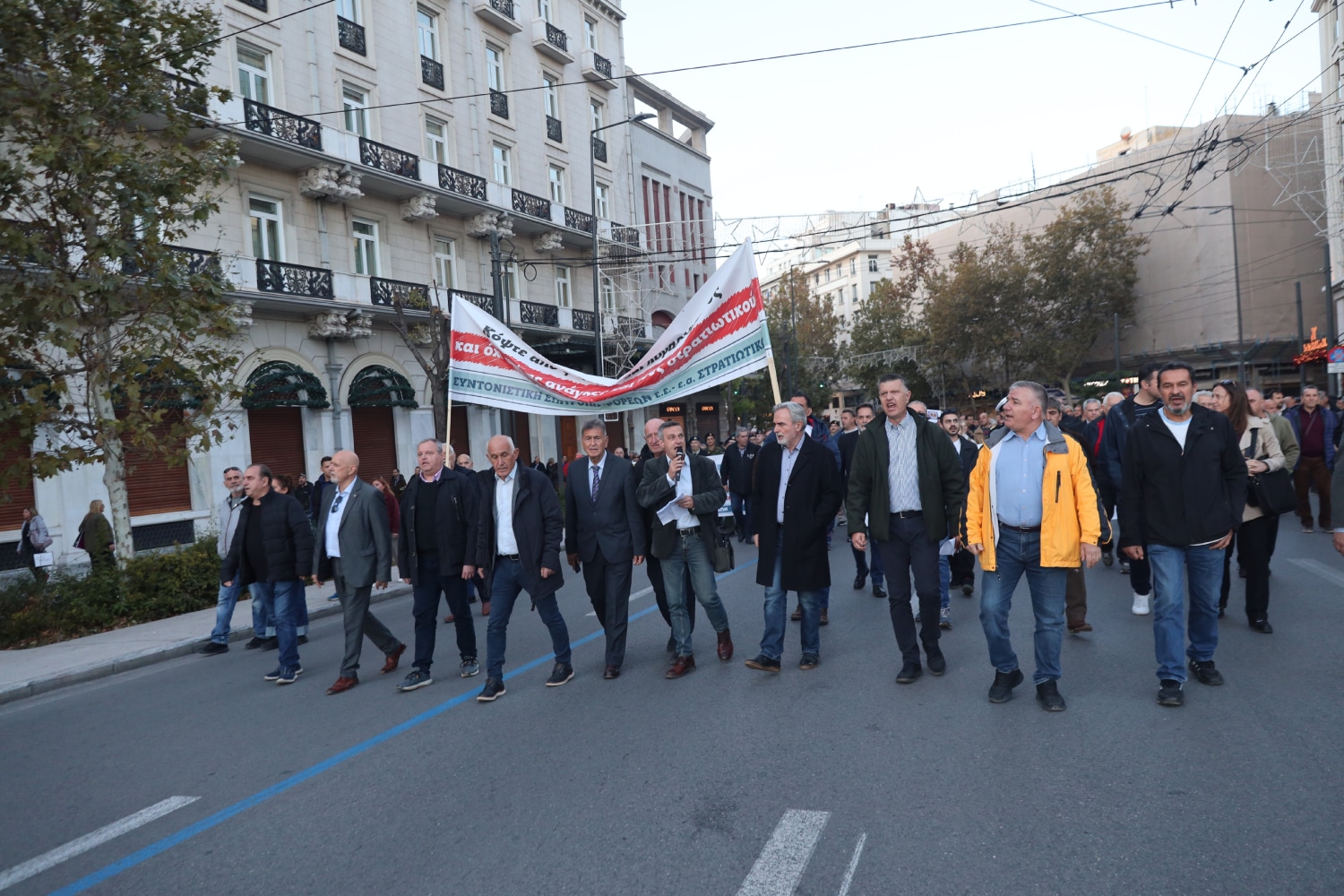 stratiwtikoi 29 11 2