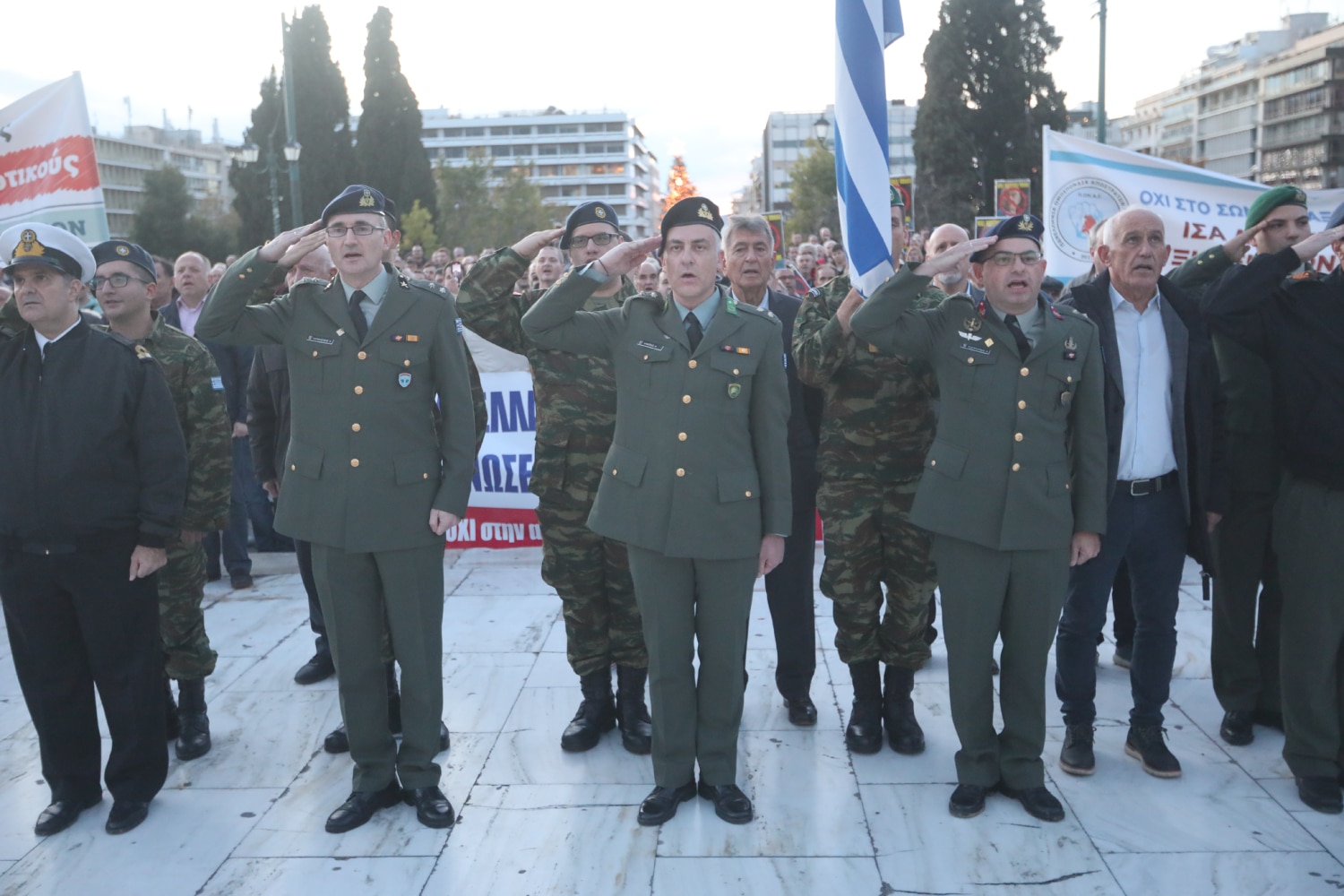 stratiwtikoi 29 11 3