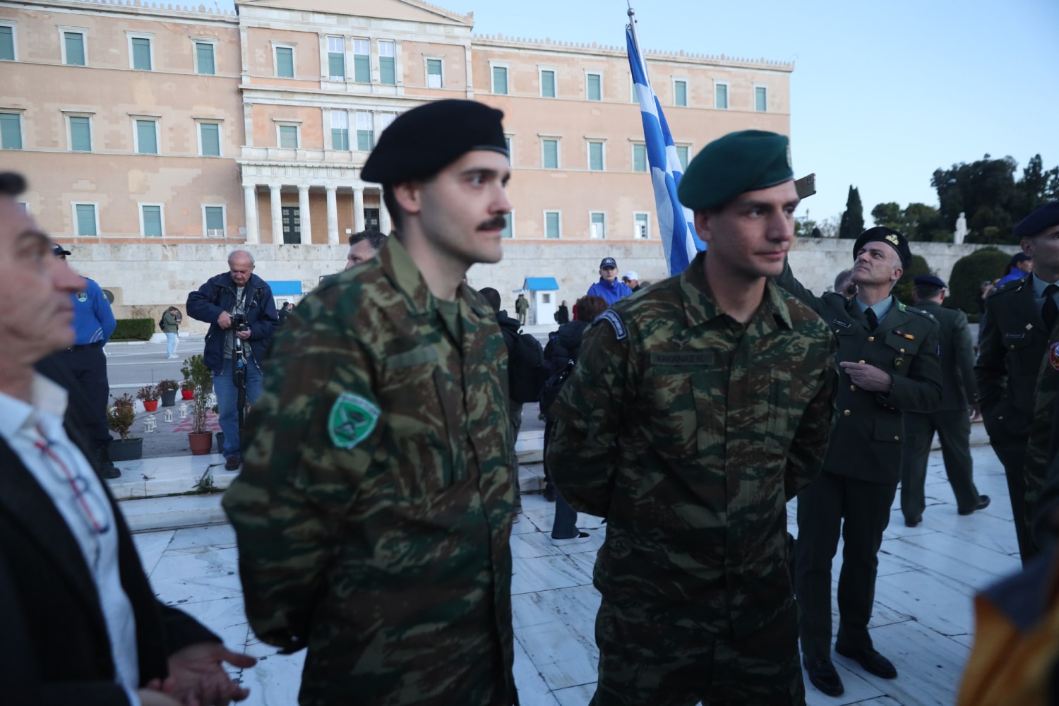 stratiwtikoi 29 11 5