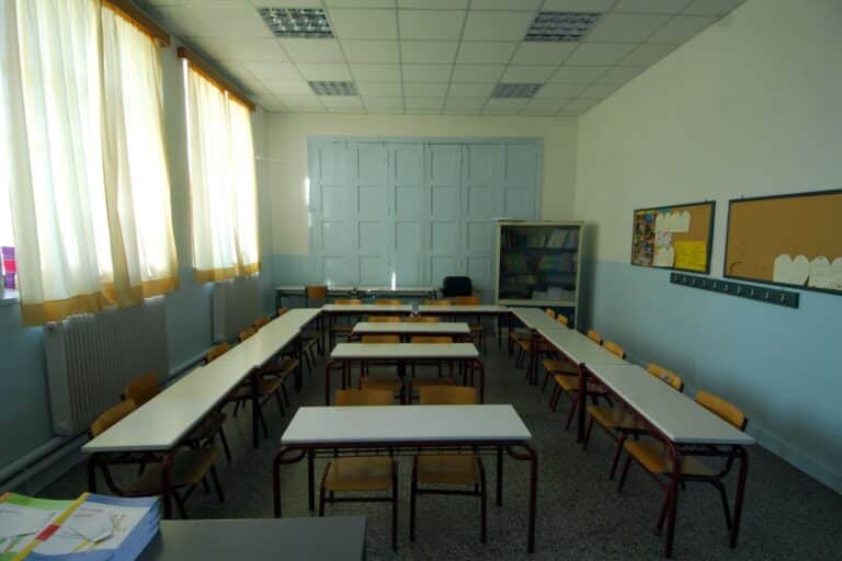 Απίστευτο περιστατικό σε σχολείο στον Βόλο: Έπεσε καζανάκι πάνω σε μαθήτρια δημοτικού