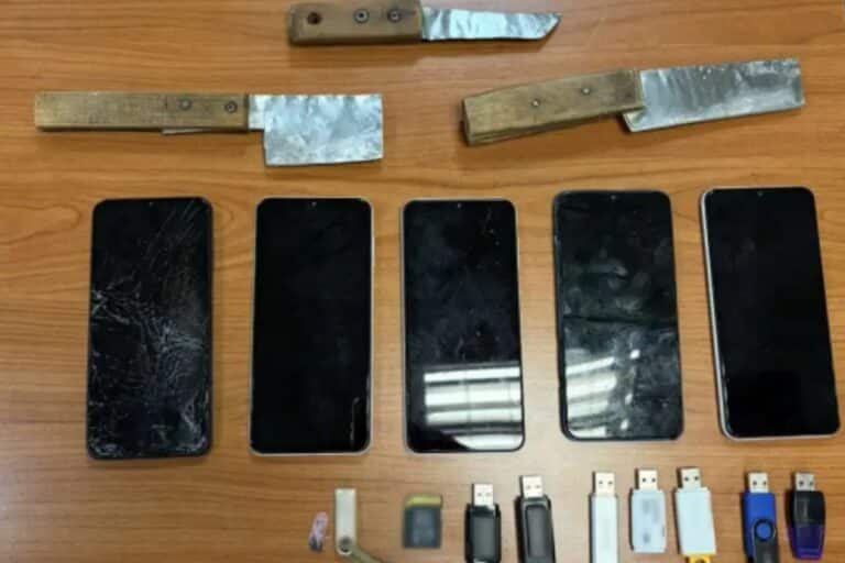 Αστυνομική επιχείρηση στις φυλακές Τρικάλων – Κατασχέθηκαν μαχαίρια, ναρκωτικά και κινητά