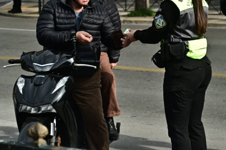 Στερεά Ελλάδα: 761 έλεγχοι της Τροχαίας για τη χρήση κράνους μέσα σε μία εβδομάδα – Βεβαιώθηκαν 44 παραβάσεις