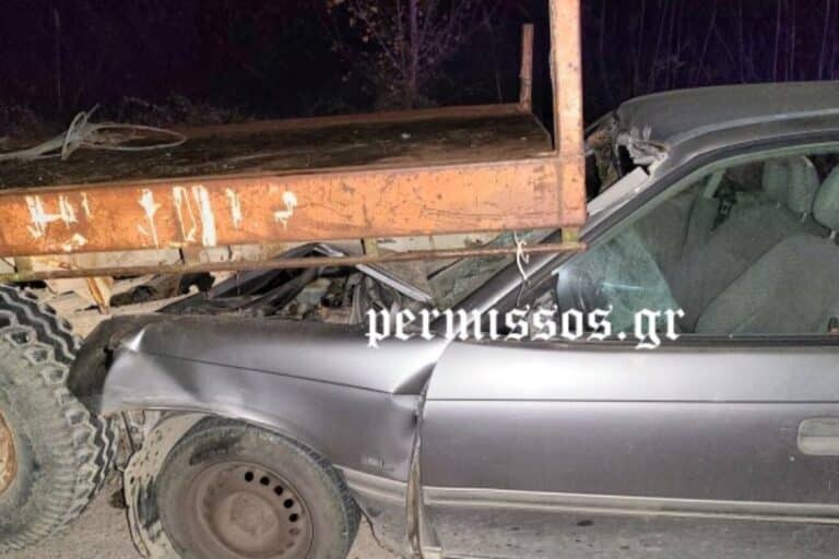 Αλίατρος: Αυτοκίνητο «καρφώθηκε» σε καρότσα τρακτέρ – Τραυματίστηκε ο 73χρονος οδηγός (βίντεο)