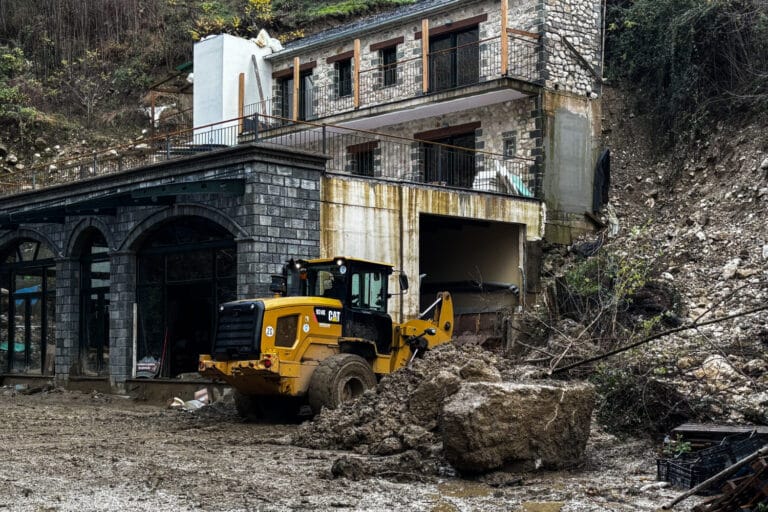 Κακοκαιρία στα Τζουμέρκα: Εικόνες καταστροφής μετά τα έντονα καιρικά φαινόμενα 