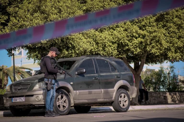 Θρήνος στην κηδεία της 57χρονης στα Βορίζια: Συγκλονίζει ο ιερέας – «Αρκετό αίμα χύθηκε, πρέπει να σταματήσει»