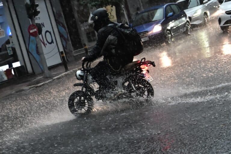 Ισχυρές βροχές και καταιγίδες σε οκτώ περιοχές μέχρι αύριο (13/2) – Επικαιροποιήθηκε το έκτακτο δελτίο