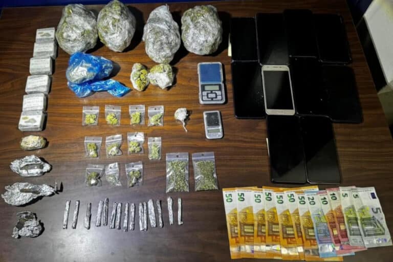 Άγιος Παντελεήμονας: Στα χέρια της ΕΛ.ΑΣ. 14 αλλοδαποί για ναρκωτικά – Ακόμα και 13χρονοι, τα έκρυβαν σε στόμα, παπούτσια και ΙΧ