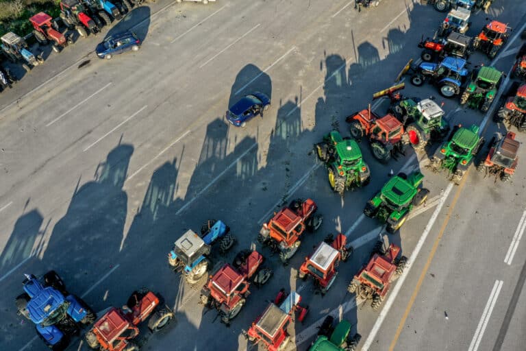 Πώς συνεχίζουν τις κινητοποιήσεις οι αγρότες: Πότε θα γίνει η πανελλαδική σύσκεψη μπλόκων (βίντεο)