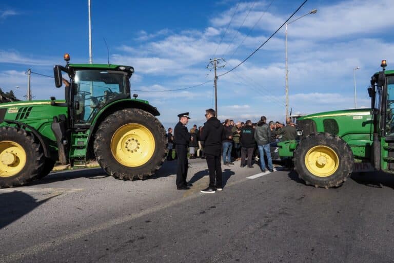Μπλόκα αγροτών: Το Σάββατο (13/12) η κρίσιμη σύσκεψη στη Νίκαια – Αύριο σχεδιάζεται ο αποκλεισμός του λιμανιού Θεσσαλονίκης