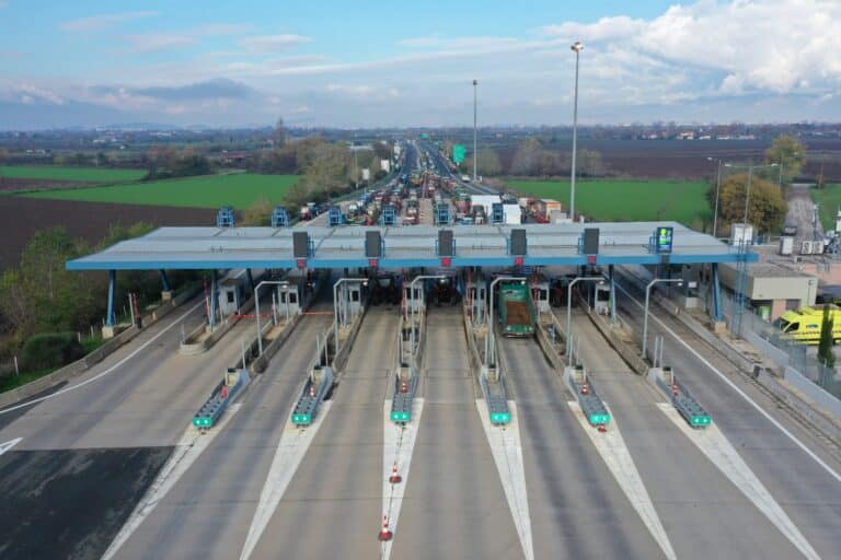 Αγρότες: Κλείνουν τη Δευτέρα (22/12) τα Τέμπη για τα φορτηγά – Συνεχίζεται το άνοιγμα των διοδίων