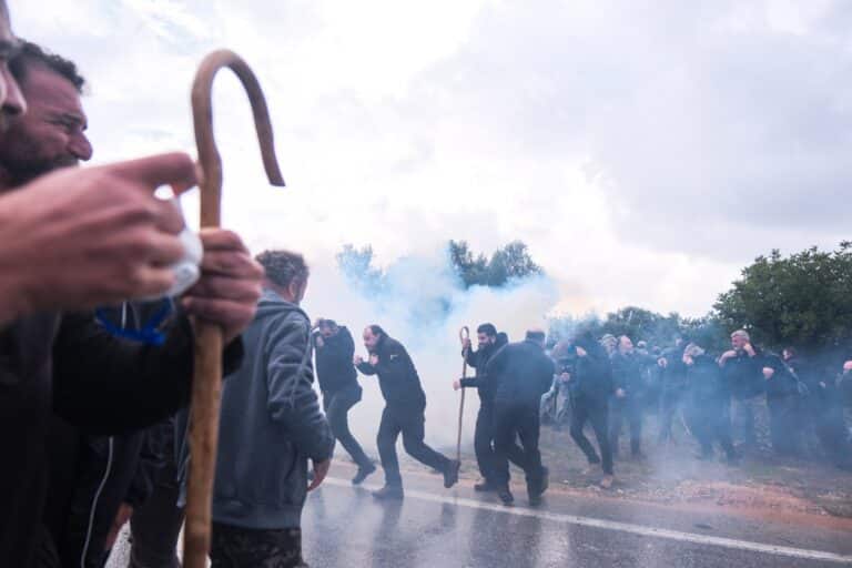 Κυβερνητικές πηγές: «Τα επεισόδια στην Κρήτη αφορούν το υπουργείο Προστασίας του Πολίτη»