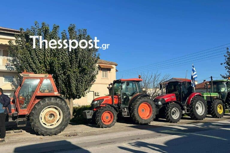 Θεσσαλονίκη: Τα τρακτέρ κατευθύνονται στα διόδια Μαλγάρων – «Μπλόκο» της ΕΛ.ΑΣ στην αερογέφυρα (βίντεο)