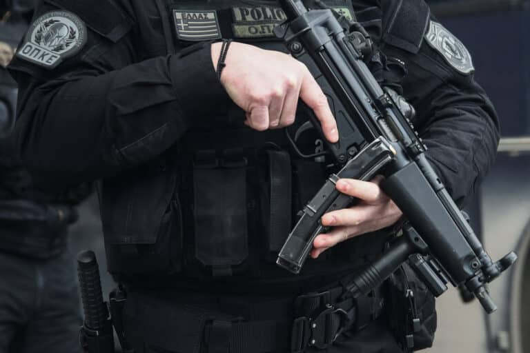 Μέγαρα: Σεσημασμένος Ρομά μαχαίρωσε με φαλτσέτα 73χρονο – Τον βασάνισε και κατέληξε μαρτυρικά τέσσερις μήνες αργότερα