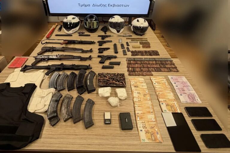 Εγκληματική οργάνωση με «πλοκάμια» σε Αττική και Κρήτη: Συνελήφθησαν πέντε άτομα – Κατασχέθηκαν καλάσνικοφ και ναρκωτικά (βίντεο)