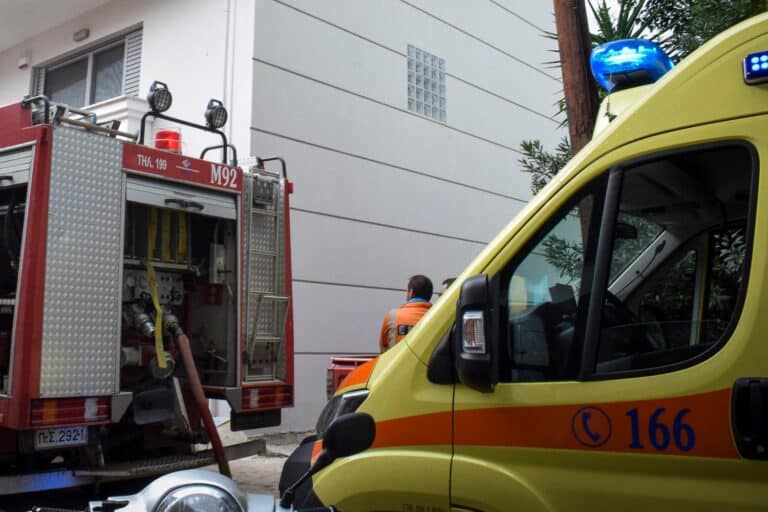 Τραγωδία στη Ροδόπη: Επτάχρονος ανασύρθηκε νεκρός μετά από φωτιά σε σπίτι – Στο νοσοκομείο ο αδερφός του και ο πατέρας του