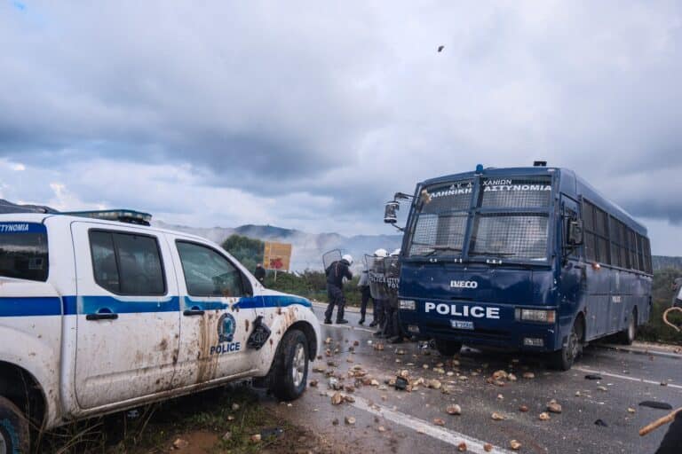 Ένωση Αστυνομικών Χανίων: «Τραυματίστηκαν οι 8 από τους 10 αστυνομικούς της διμοιρίας στα επεισόδια με τους αγρότες – Όλα πήγαν λάθος»