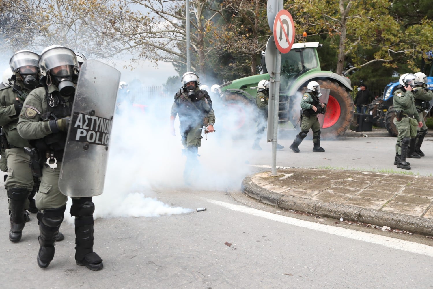 epeisodia thessaloniki agrotes 10 12 2025