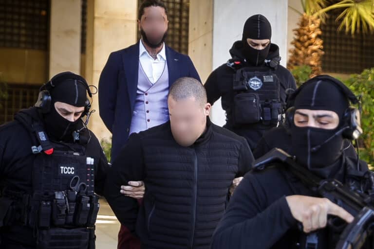 Φοινικούντα: Απολογήθηκε ο ανιψιός και ο επιχειρηματίας για το διπλό φονικό – Αρνούνται τις κατηγορίες, τι υποστήριξαν