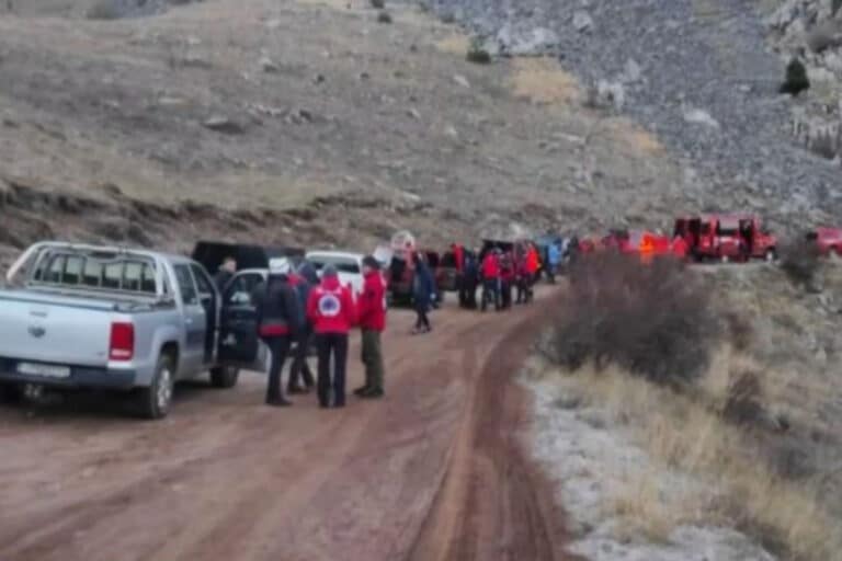 Τραγωδία στη Φωκίδα: Σε εξέλιξη η επιχείρηση ανάσυρσης των σορών των τεσσάρων ορειβατών με Super puma (βίντεο)