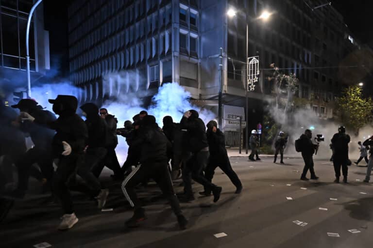 Επεισόδια στην πορεία μνήμης του Αλέξανδρου Γρηγορόπουλου στην Αθήνα – «Έπεσαν» χημικά (εικόνες & βίντεο)