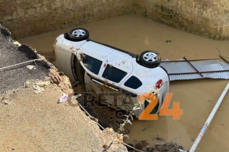Ηράκλειο: Αυτοκίνητο «βούλιαξε» και επέπλεε στις λάσπες – Υποχώρησε το οδόστρωμα λόγω της κακοκαιρίας