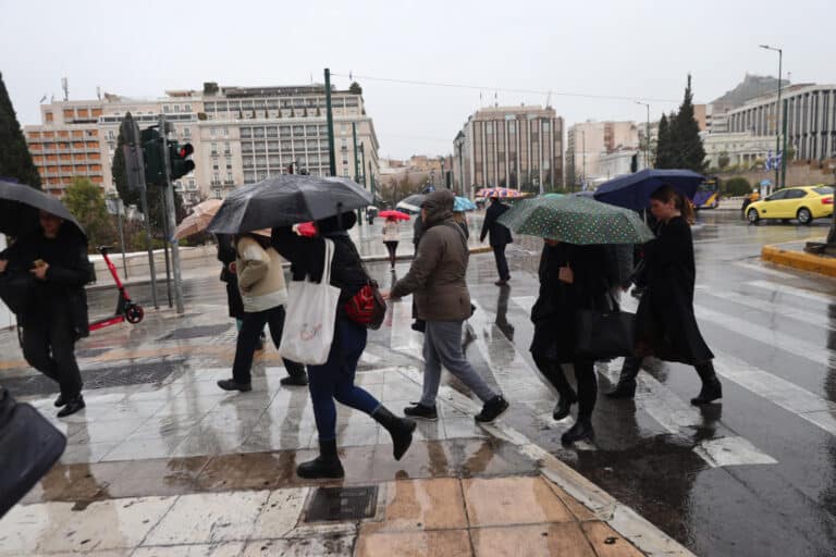 ΓΣΕΕ: Τι ισχύει για τους εργαζόμενους που δεν μπορούν να πάνε στην εργασία τους λόγω κακοκαιρίας