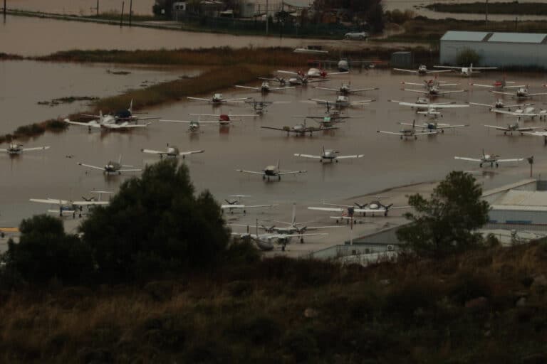 Καταρρακτώδεις βροχές στα Μέγαρα: Το αεροδρόμιο Πάχης έγινε… λίμνη (εικόνες)