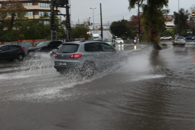 Συναγερμός για την Αττική: Ψυχρό μέτωπο φέρνει ισχυρές βροχές, χαλάζι και θυελλώδεις ανέμους