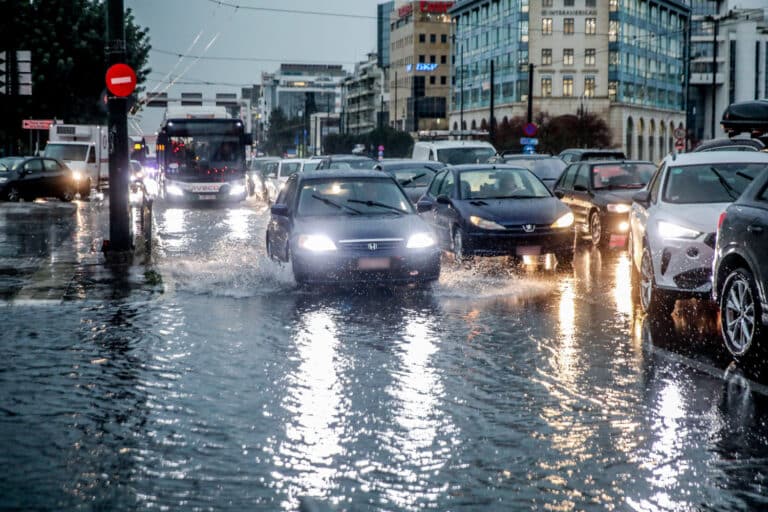 Συναγερμός στον Δήμο Αθηναίων: Κηρύχθηκε υπό 24ωρη επιφυλακή λόγω κακοκαιρίας