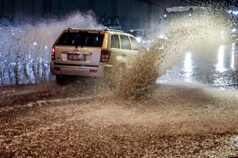 Καιρός: Φθινοπωρινό το σκηνικό τα Χριστούγεννα – Πού θα δούμε βροχές και χιόνια