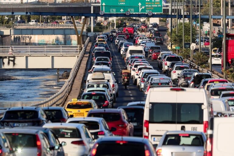 Κίνηση τώρα: Μποτιλιαρισμένος ο Κηφισός, καθυστερήσεις σε Κηφισίας και Αττική Οδό