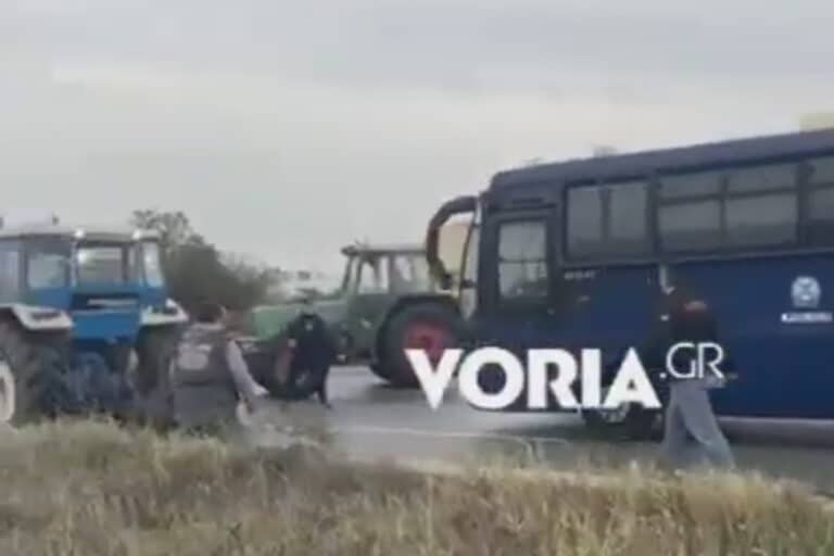 Σέρρες: Κλούβα των ΜΑΤ χτύπησε τρακτέρ και παραλίγο να εμβολίσει αγρότες – Διατάχθηκε ΕΔΕ (βίντεο)